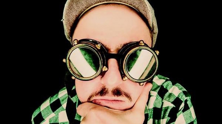 Kabarett & Kanapee präsentiert: Stefan Danziger - MITTEL UND WEGE