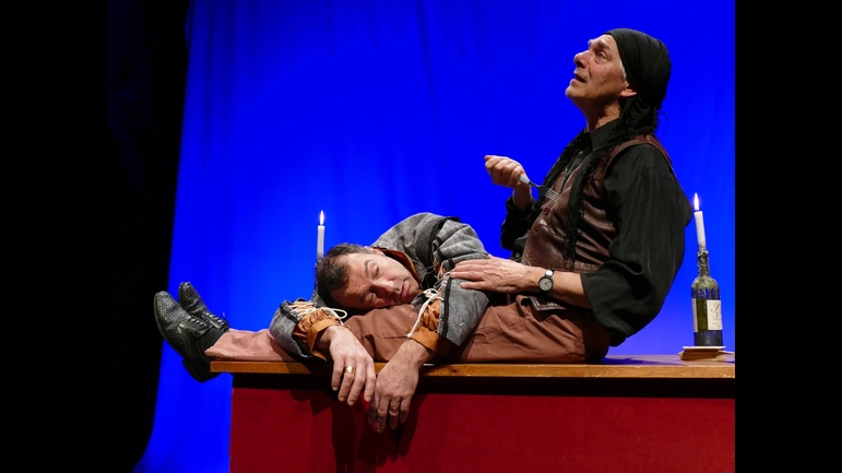 ICH ROMEO, DU JULIA -  Bühne und Zuschauerplätze sind überdacht